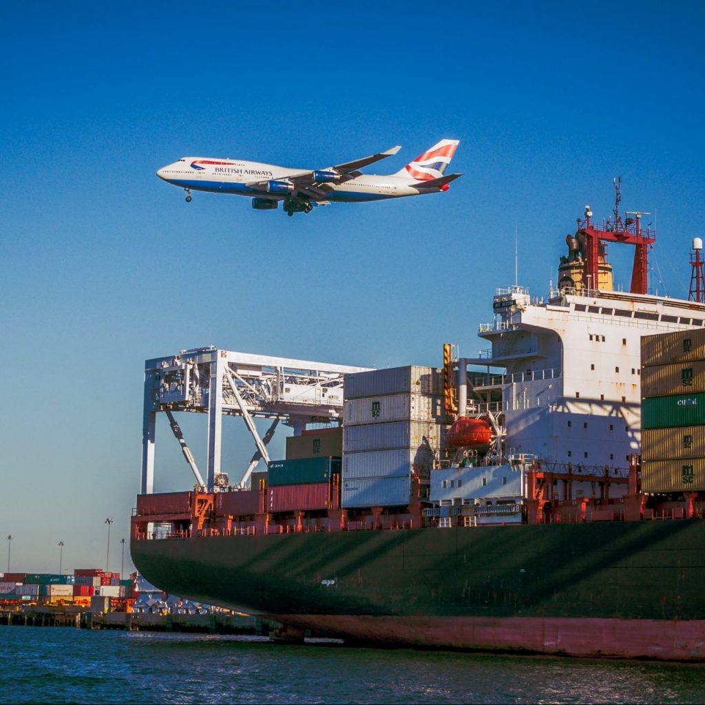 transporte aéreo y marítimo